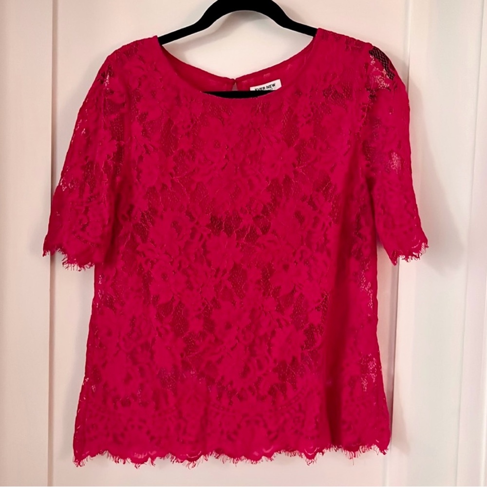 EVER NEW/FOREVER NEW lace blouse. Half sleeves and button detail at neck.